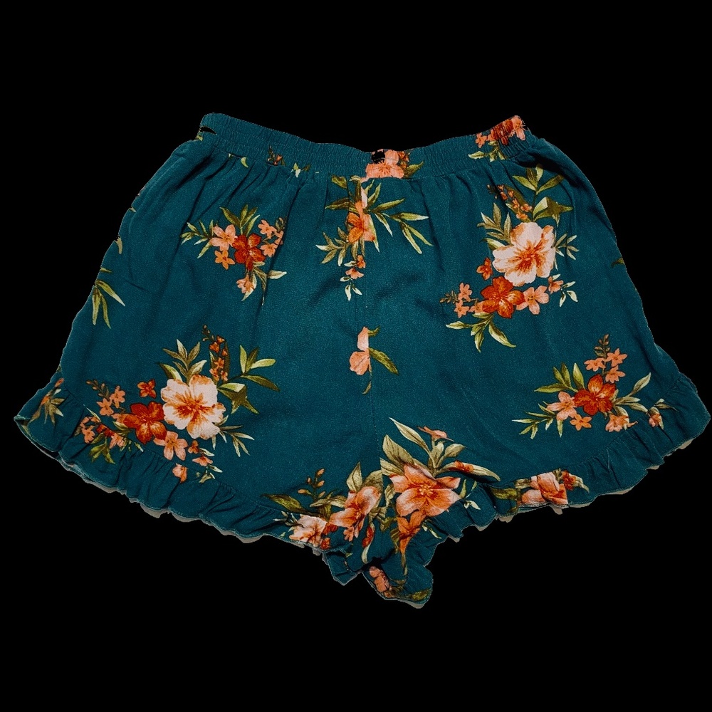 AE Ruffle Shorts - Picture 2 of 4